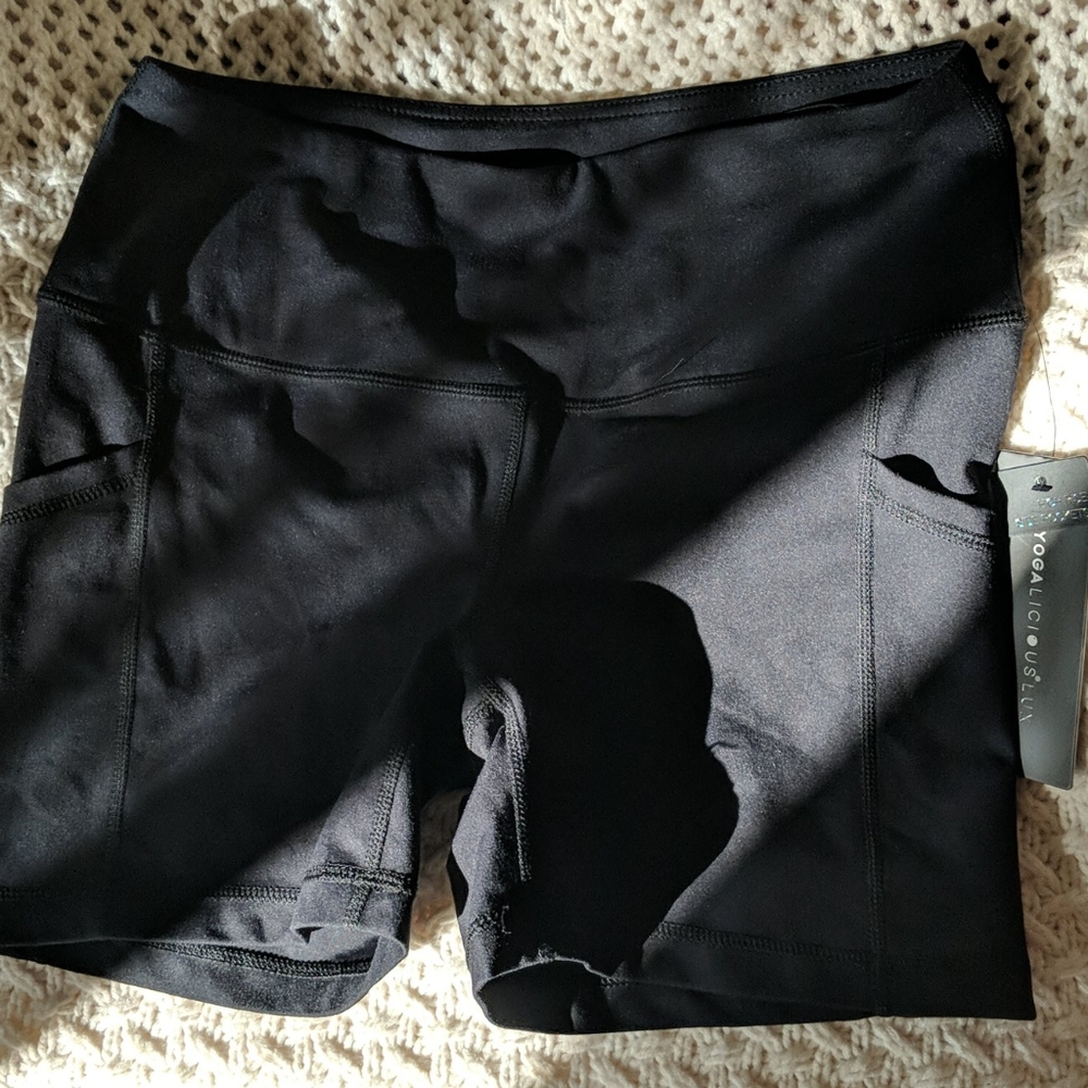 NWT Yogalicious high rise shorts with side pockets